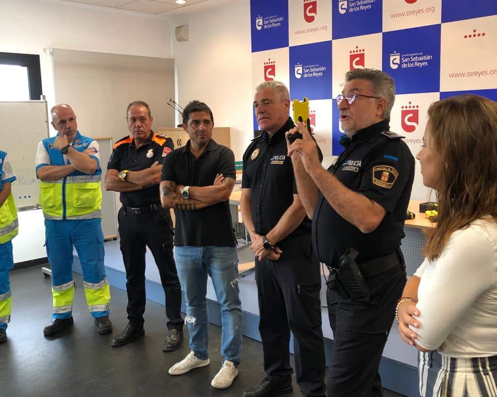 La Policía Local presenta su dispositivo de pistolas táser, que entrarán en servicio en las próximas fiestas