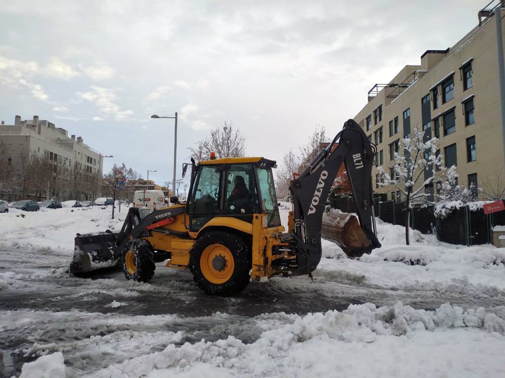 La nieve sepultó bajo la nieve toda red viaria en pocas horas.