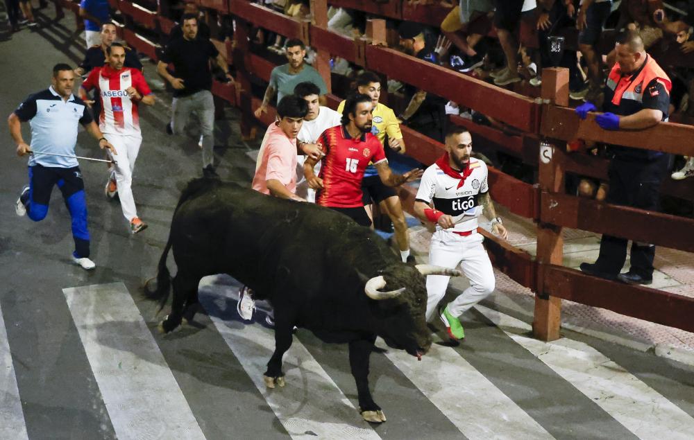 Encierro nocturno 25-08 2.jpg