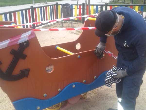 Imagen El Ayuntamiento desinfecta y realiza mejoras en las infraestructuras de sus 164 áreas infantiles