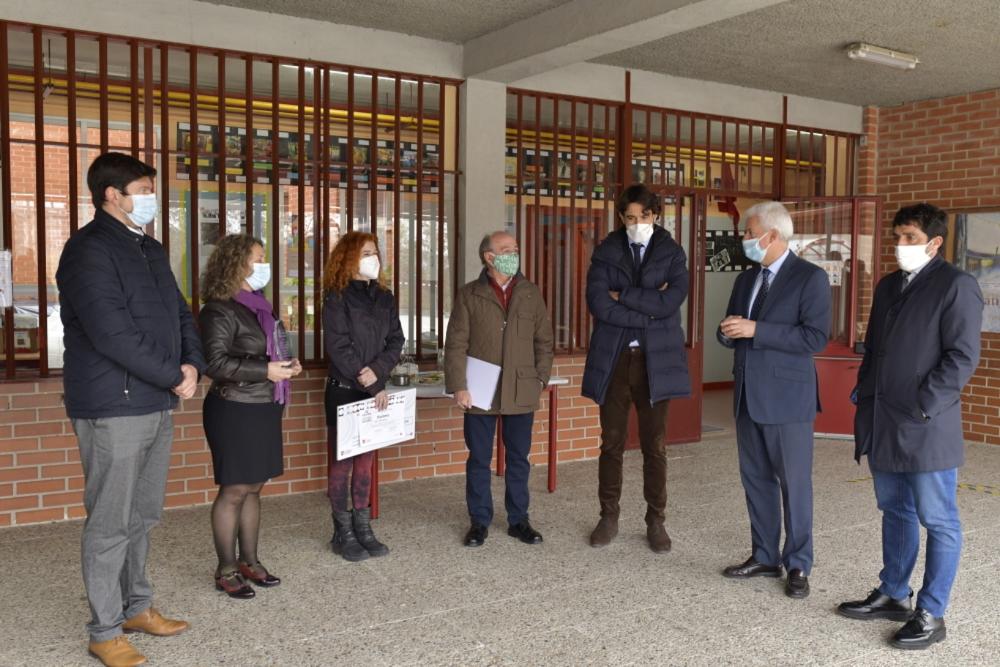 Imagen El CEIP V Centenario y el IES Joan Miró ganan los Premios a la innovación educativa