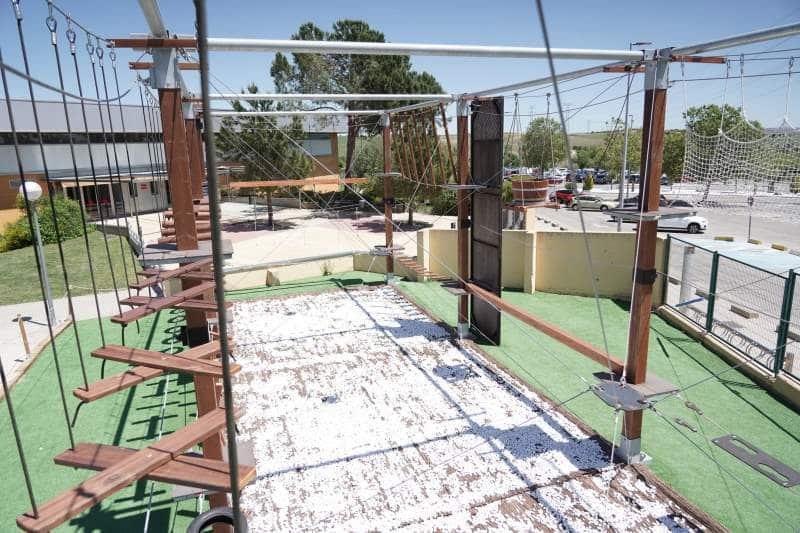 Imagen El polideportivo Dehesa Boyal estrena su parque multiaventura de cuerdas con una gran aceptación por parte de los vecinos