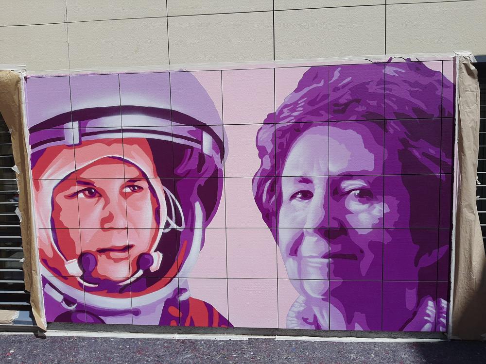 Dos de las figuras del mural de Igualdad.