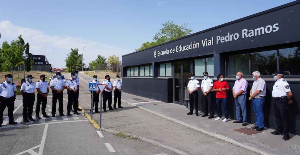 Imagen Sanse rinde homenaje a Pedro Ramos, un destacado agente de la Policía Local, bautizando la Escuela de Educación Vial con su nombre
