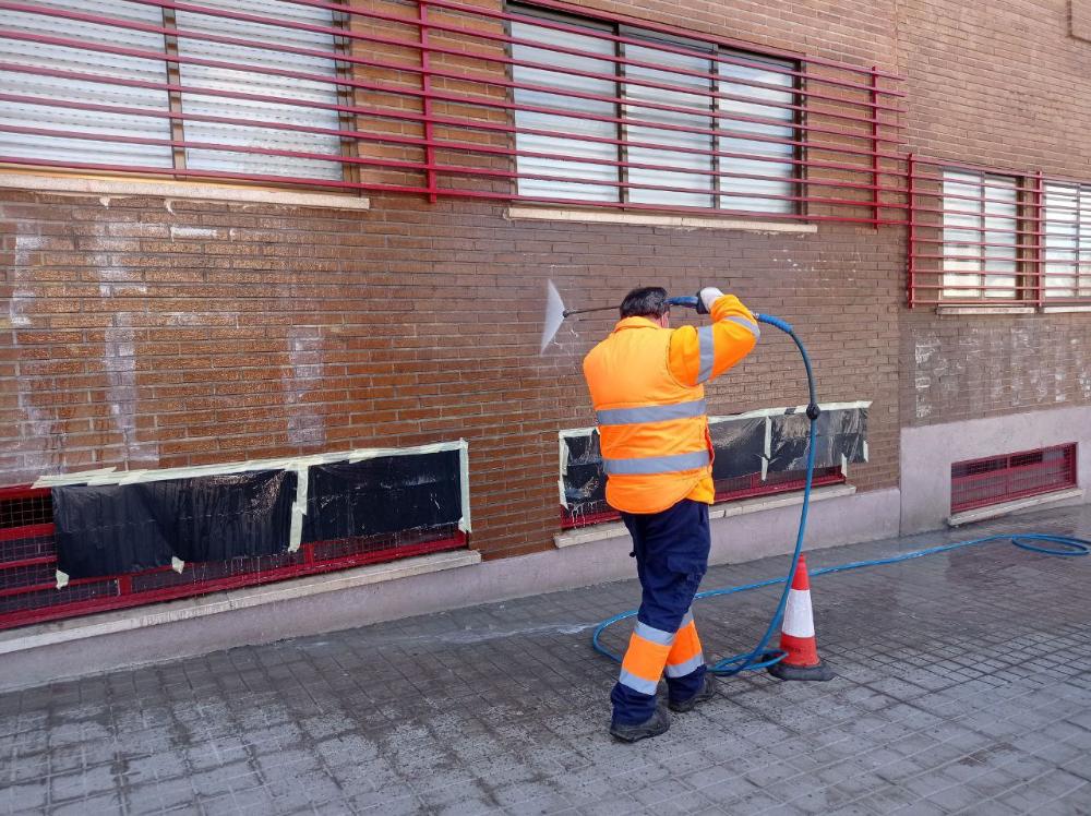 Imagen San Sebastián de los Reyes aprueba la activación de brigadas antigrafiti para eliminar las pintadas de fachadas