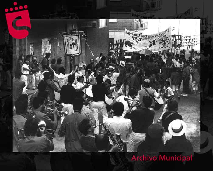 Imagen Pasacalles por la calle Estafeta. Año 1987