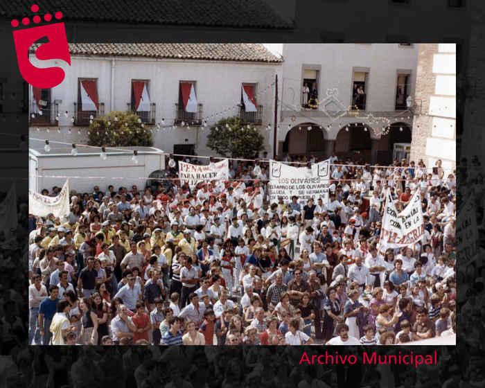 Imagen Peñistas esperando el momento del pregón. Años 80