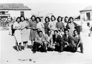 Imagen Grupo de mozos y mozas