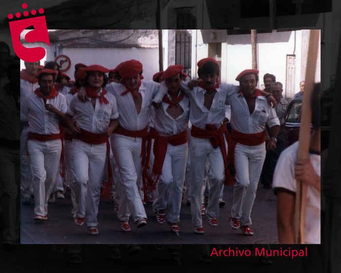 Imagen Peñistas ataviados con alpargatas de esparto. 1979