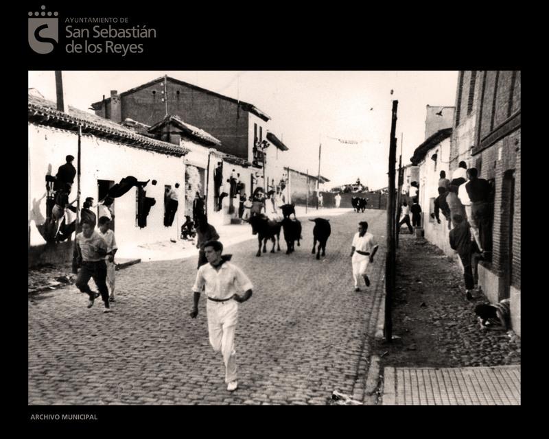 Imagen Corredores del encierro por la calle Real, años 50