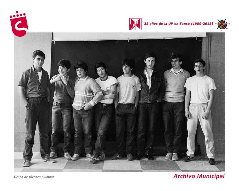 Imagen Grupo de jóvenes alumnos