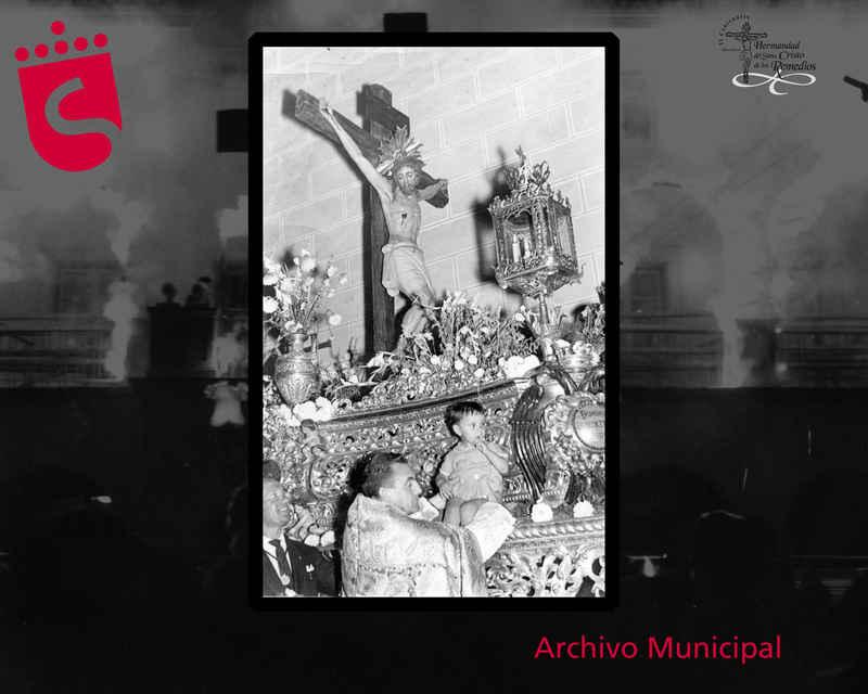 Imagen Presentación de niños al Cristo