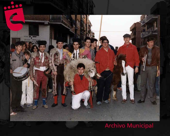 Imagen Cuadrilla de peñistas disfrazados para carnavales