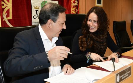 Imagen El Ayuntamiento y APADIS firman un convenio que avanza en la mejora de la calidad de vida, la inserción laboral y el apoyo a las...
