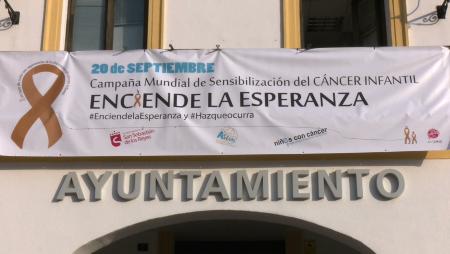 Imagen Sanse se suma al Mes del Cáncer Infantil con una pancarta en el...