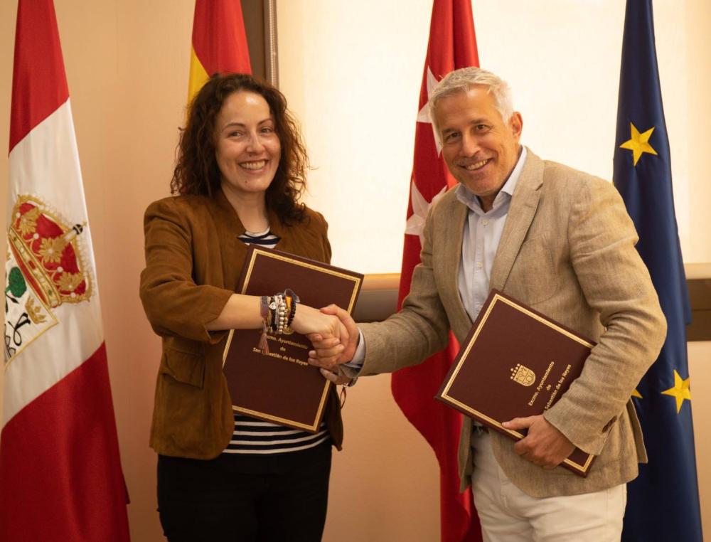 Imagen El Ayuntamiento y RTVE unen sus fuerzas para promocionar el premio internacional de poesía José Hierro