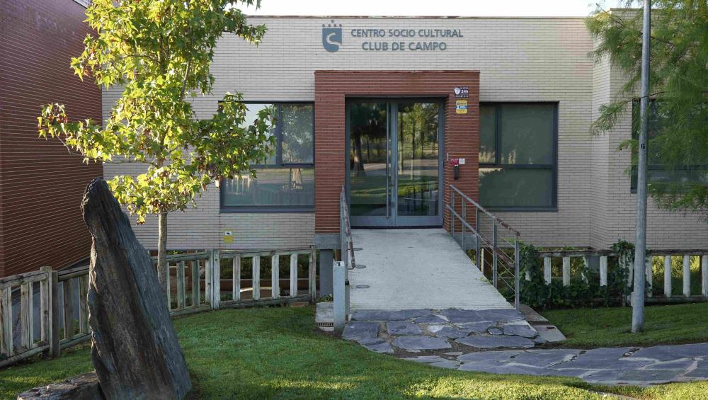 Imagen El Ayuntamiento ofrece a los afectados por el incendio en la urbanización Club de Campo todos los recursos municipales disponibles