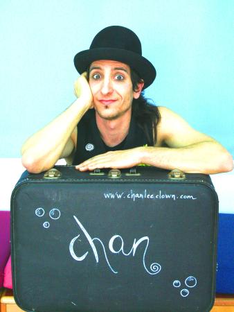 Biblioteca accesible. Carlos Chan: El país de los cuentos