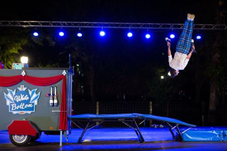 Circo: Ramiro. White Bottom