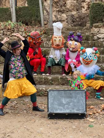 Titirisanse 2025. Descabezadas camino a la cumbia. Cía. Proyecto Caravana