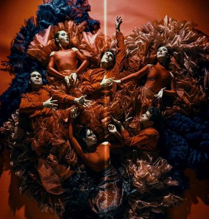 Teatro en fiestas. Latido y tañido. Alejandro Lara Dance Project