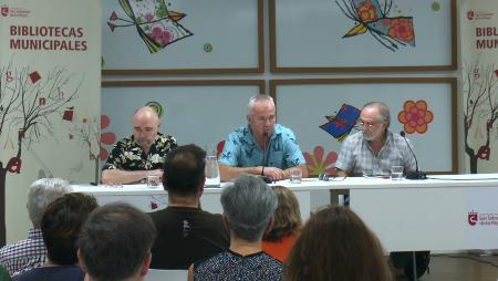 Imagen Los versos de “Poesía luz me urge”, libro trilingüe de Armando Silles,...