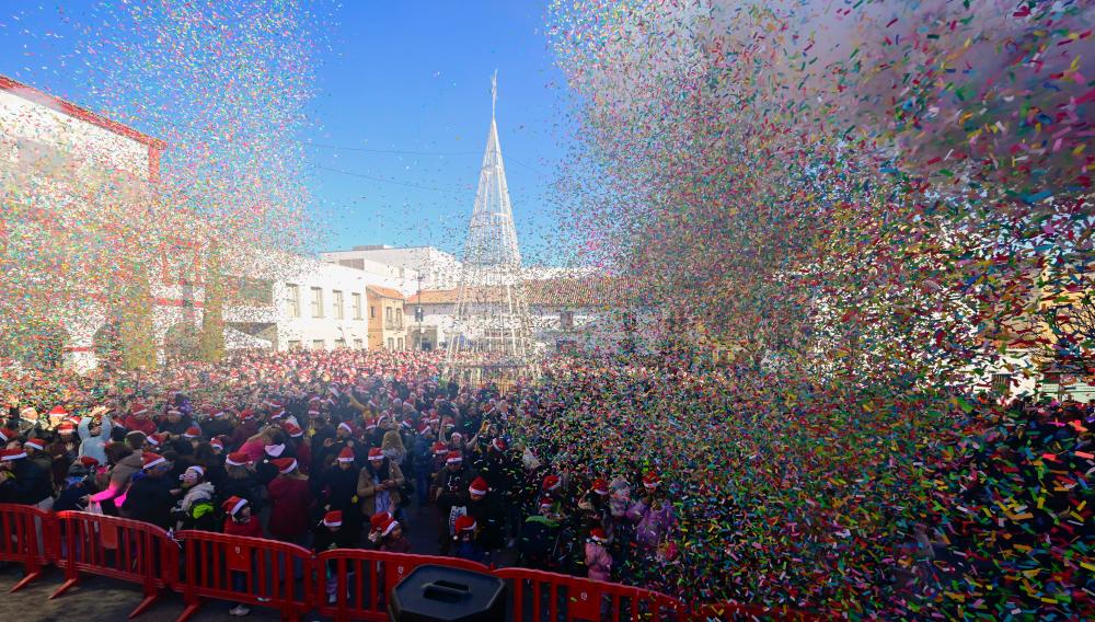 Imagen Nuestra ciudad despide 2025 con la sesión del DJ Antonio Hueso y las preuvas en la Plaza de la Constitución
