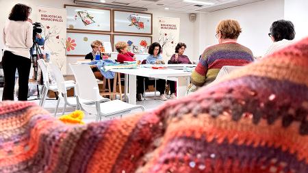 Imagen Lana, libros y solidaridad: así la tercera edición del taller “Tejiendo lecturas