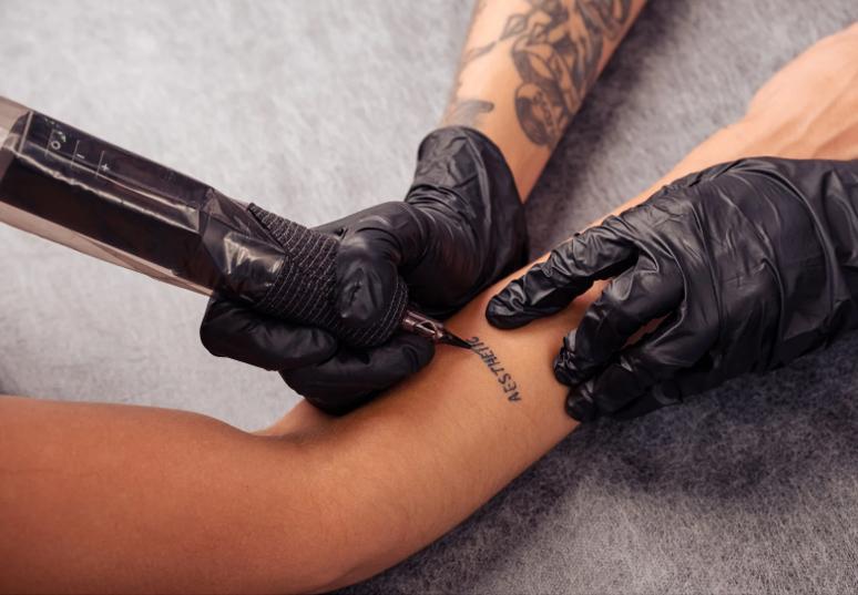 Imagen Inspección y control sanitario de centros de adorno corporal